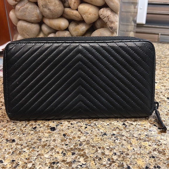 Chanel Wallet - Picture 9 of 17